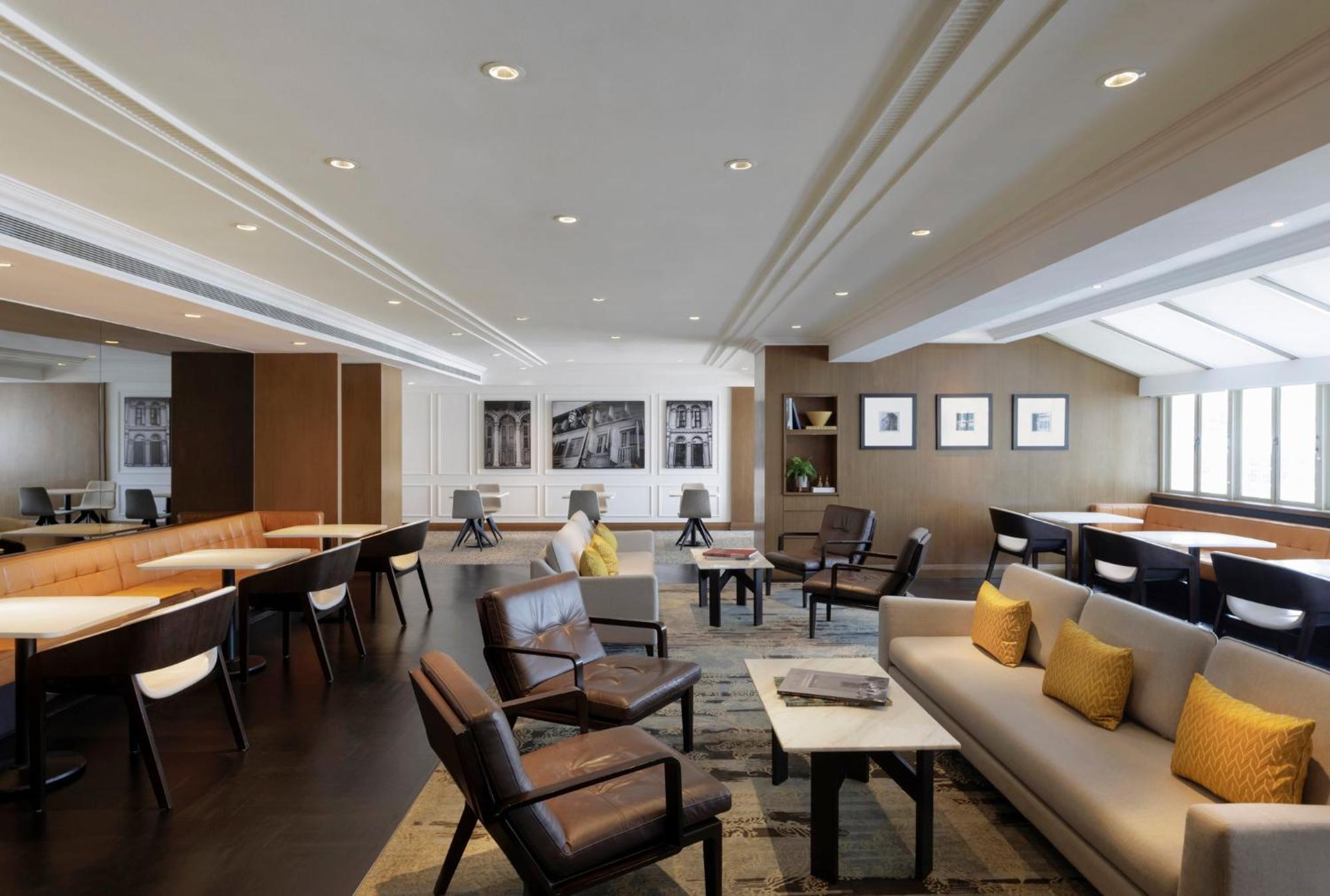 Voco Orchard Singapore By Ihg Exterior foto The Club lounge at Hong Kong International Airport