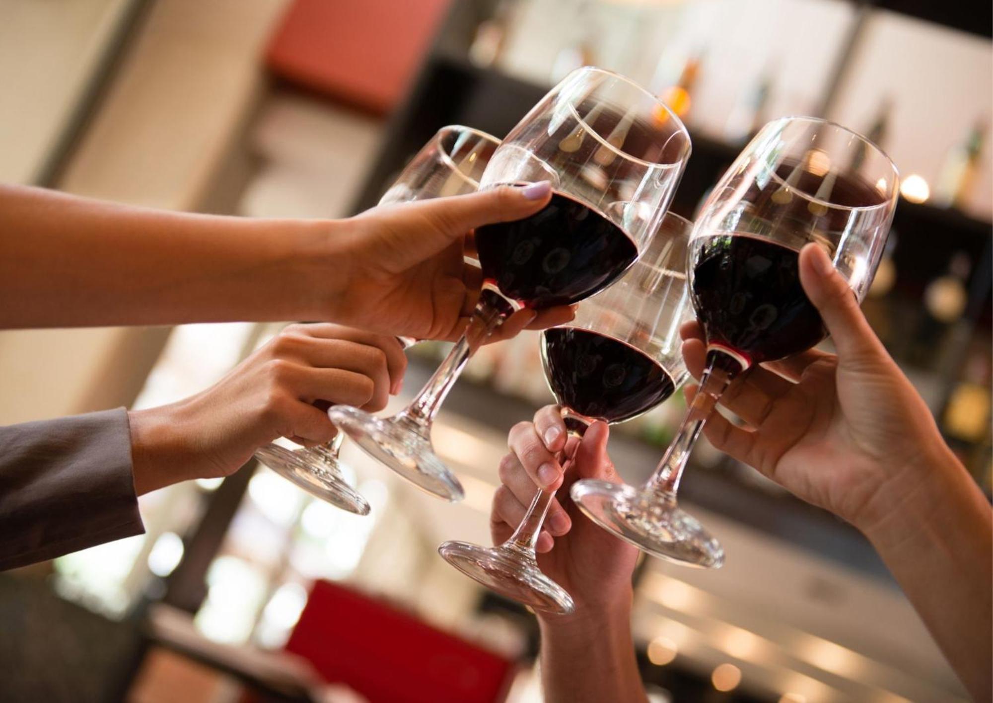 Voco Orchard Singapore By Ihg Exterior foto Wine toast