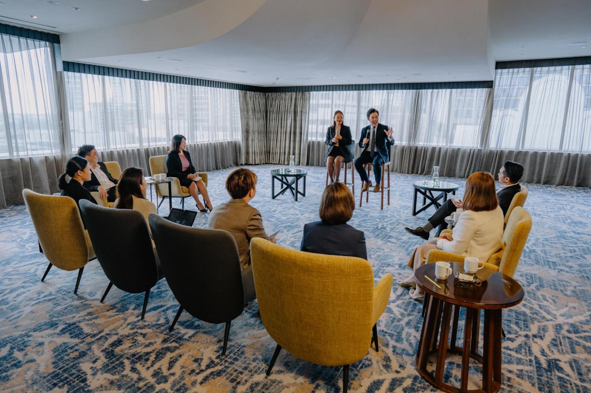 Voco Orchard Singapore By Ihg Exterior foto A meeting of the National Security Council