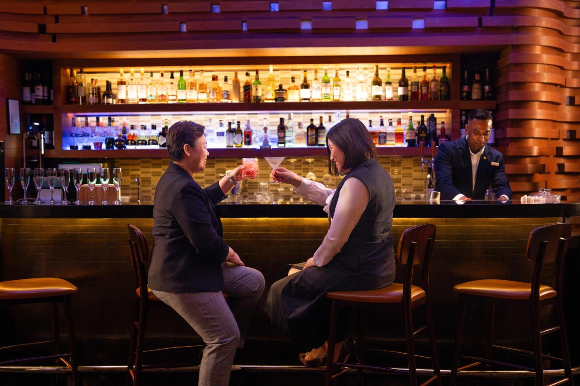 Voco Orchard Singapore By Ihg Exterior foto The bar at the hotel